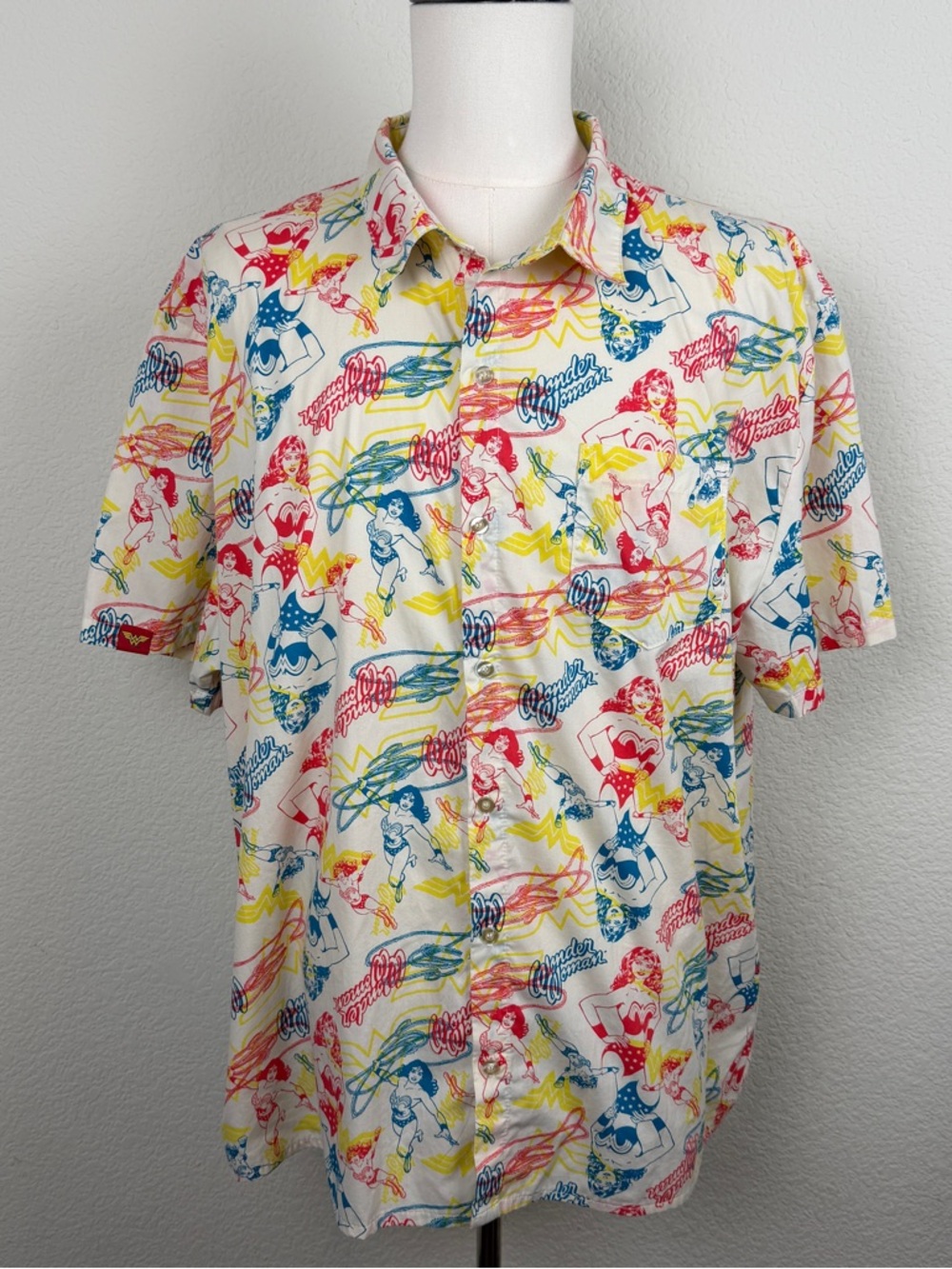 DC comics Wonder Woman Men’s Short Sleeve Button Down Shirt | XXL